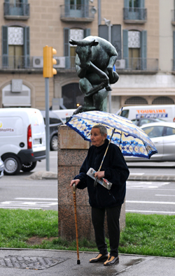 Woman and statue, Barcelona