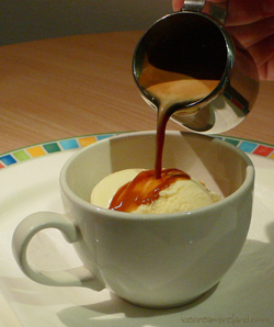 Affogato pouring